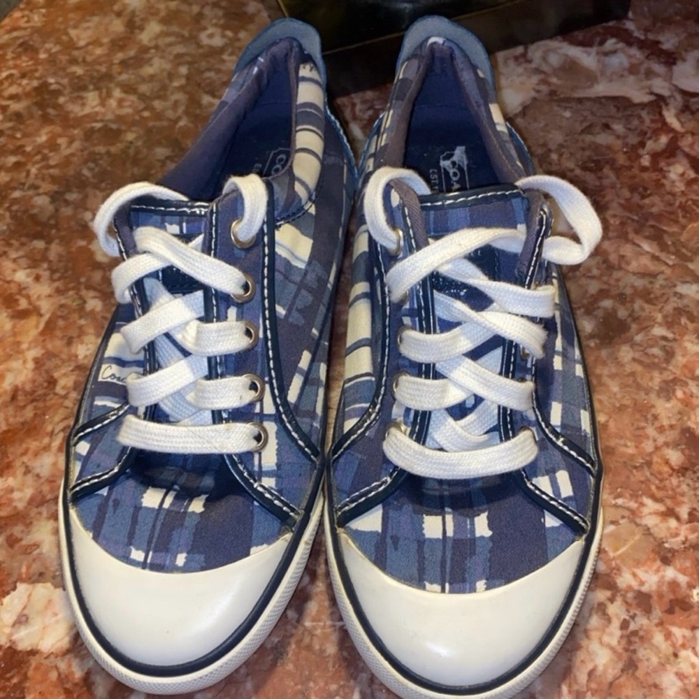 Women’s size 6 coach shoes